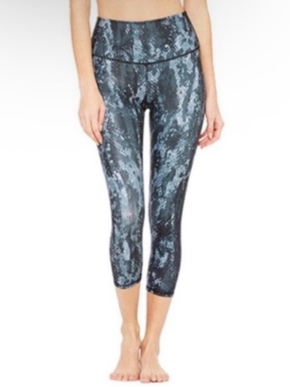 ALO Snakeskin Print Cropped Leggings
